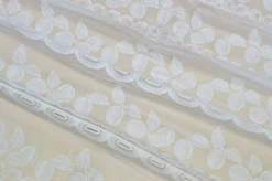 TENDINO BIANCO RICAMATO CON FANTASIA FRUTTA