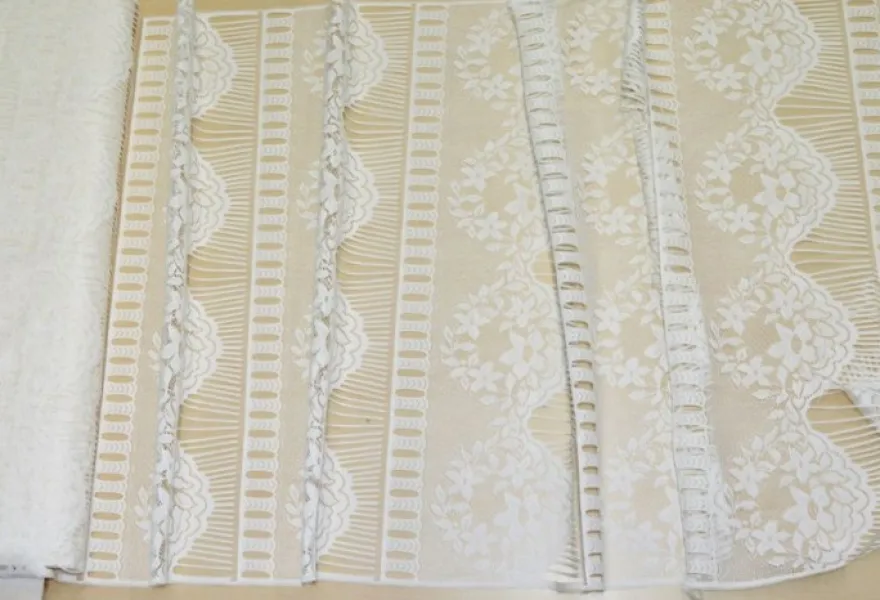 TENDINO CON RICAMO BIANCO FLOREALE
