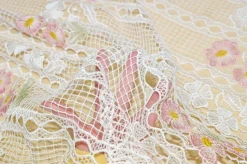 TENDINO IN MACRAME' CON FIORE ROSA