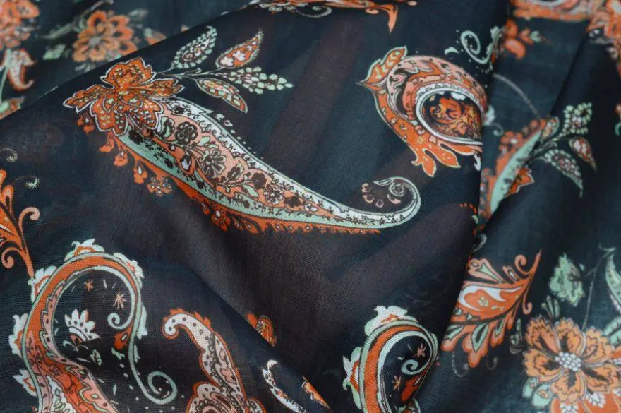 TESSUTO BATISTA PURO COTONE DISEGNO CASHMERE FONDO NERO