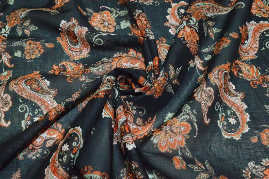 TESSUTO BATISTA PURO COTONE DISEGNO CASHMERE FONDO NERO