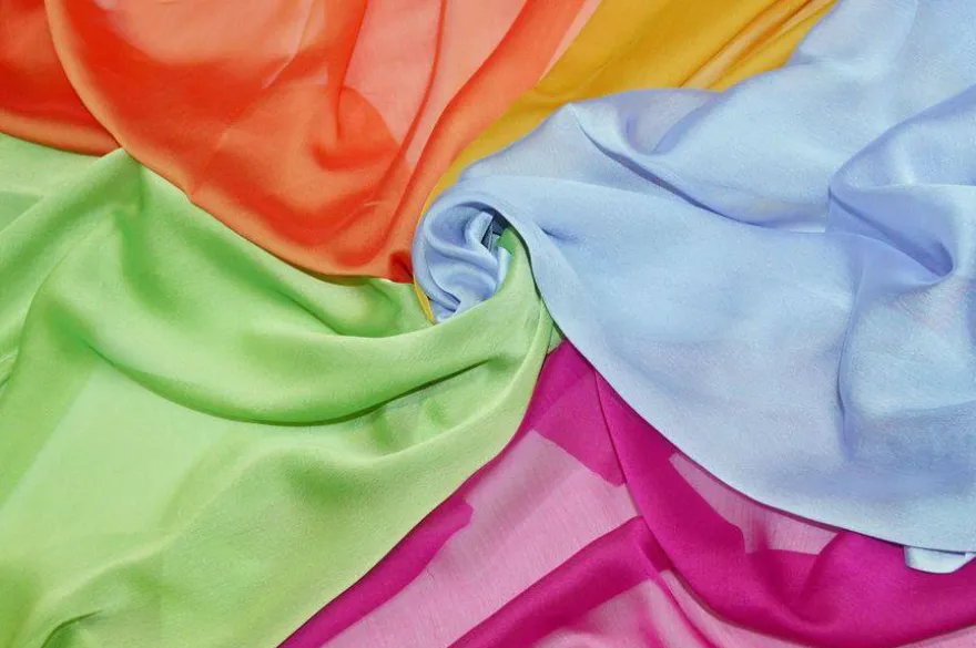 TESSUTO CHIFFON CANGIANTI UNITI