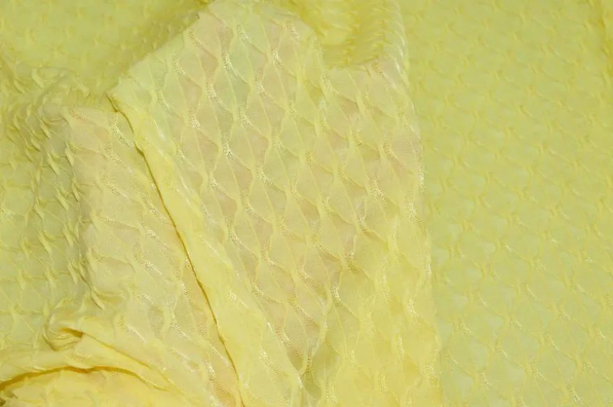 TESSUTO MAGLINA OPERATA ROMBO IN RILIEVO GIALLO