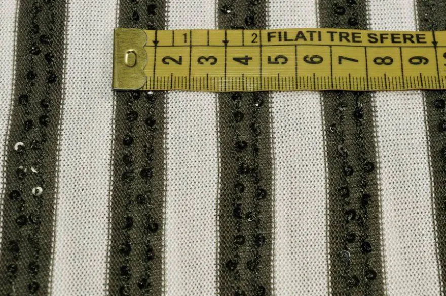 TESSUTO MAGLINA RIGATO CON PAILLETTES APPLICATE VERDE MILITARE