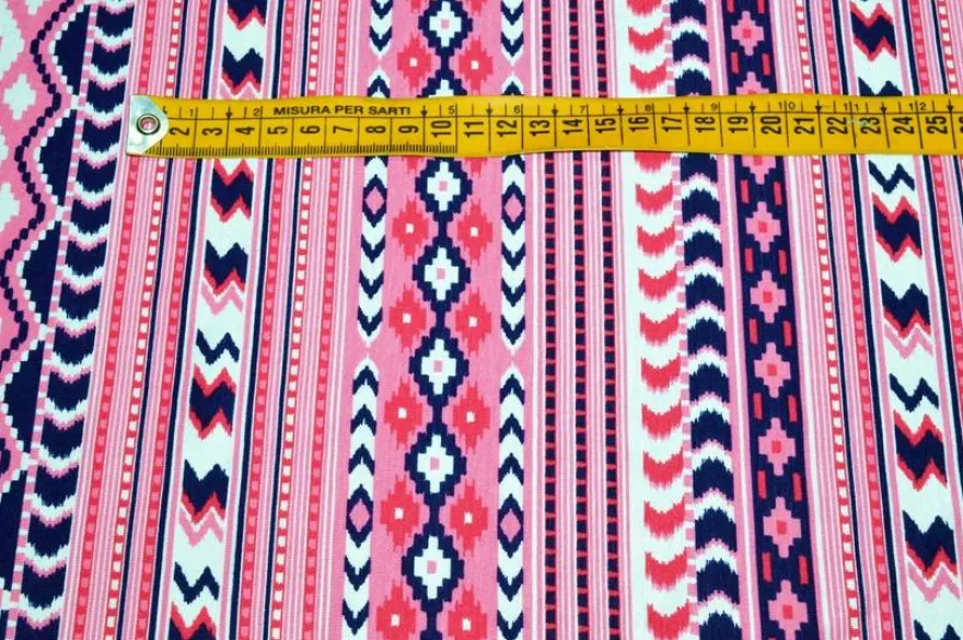 TESSUTO MAGLINA VISCOSA FANTASIA GEOMETRICA ROSA