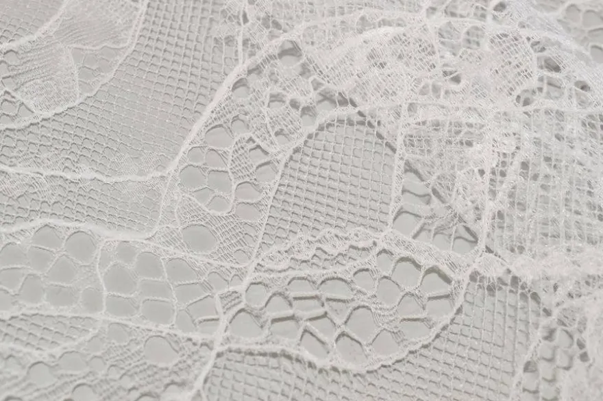 TESSUTO PIZZO CHANTILLY FANTASIA TRECCIA