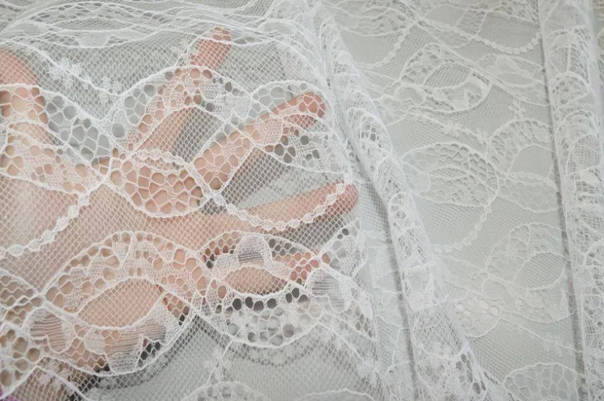 TESSUTO PIZZO CHANTILLY FANTASIA TRECCIA