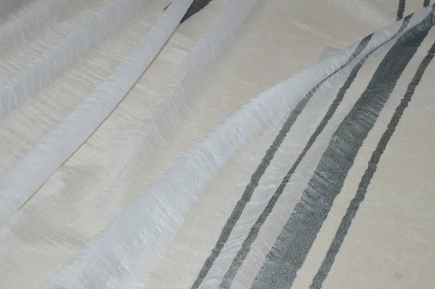 TESSUTO TENDA CON INSERTI GEOMETRICI GRIGI