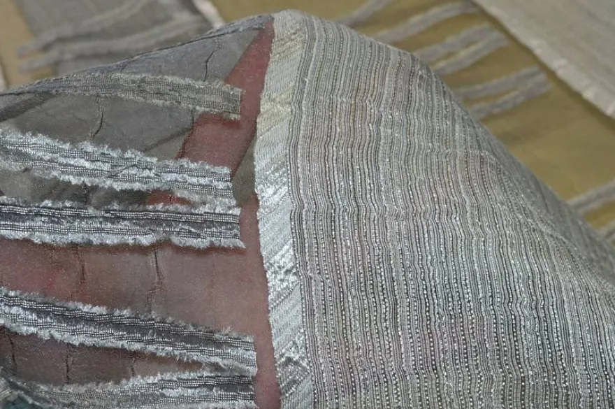 TESSUTO TENDA FONDO ORGANZA STROPICCIATA GEOMETRICA GRIGIA