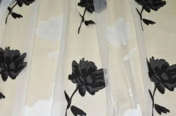 TESSUTO TENDA ORGANZA BIANCA CON MAXI FIORE GRIGIO