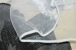 TESSUTO TENDA ORGANZA BIANCA CON MAXI FIORE GRIGIO