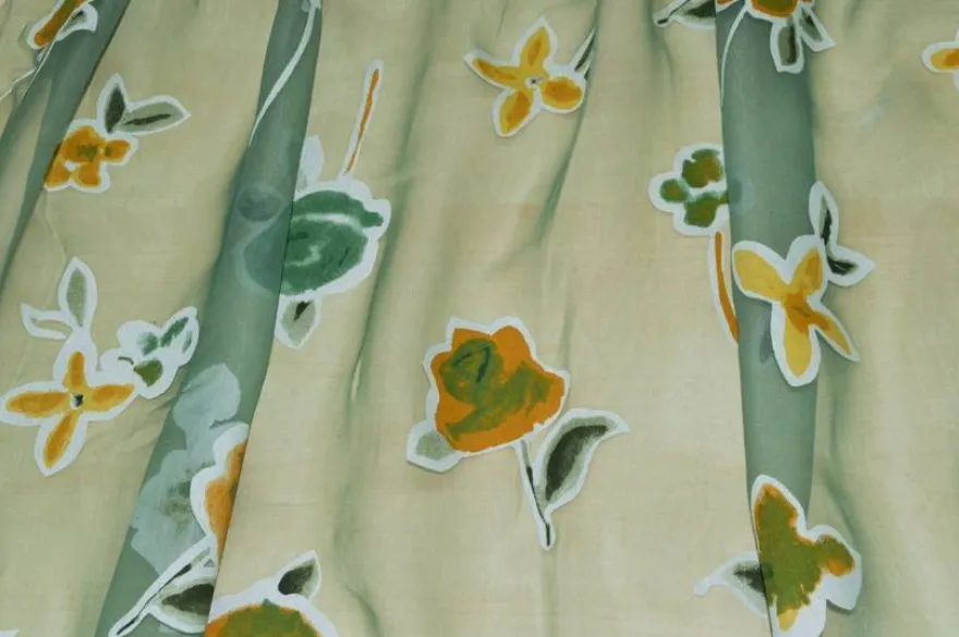 TESSUTO TENDA ORGANZA CON APPLICAZIONI FLOREALI