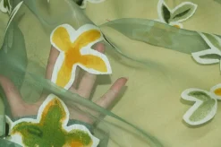 TESSUTO TENDA ORGANZA CON APPLICAZIONI FLOREALI