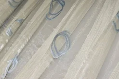 TESSUTO TENDA ORGANZA CON APPLICAZIONI AZZURRE