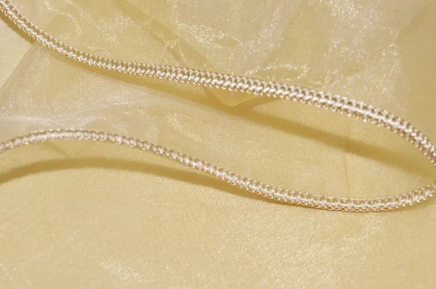 TESSUTO TENDA ORGANZA CON APPLICAZIONE FOGLIA IN RILIEVO
