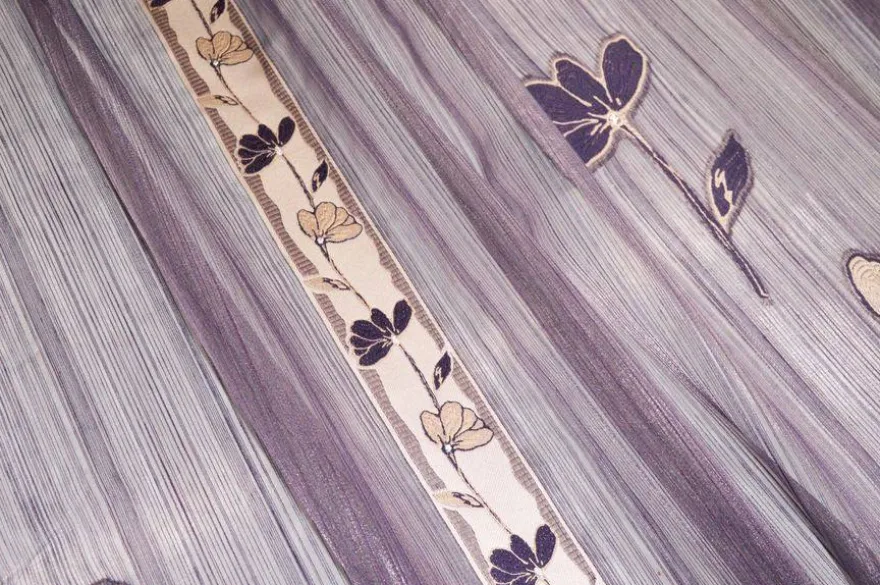 TESSUTO TENDA ORGANZA CON FIORE VIOLA RICAMATO
