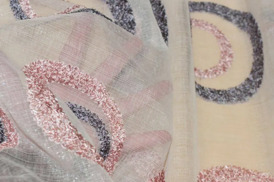 TESSUTO TENDA ORGANZA CON RICAMO IL RILIEVO ROSA E VIOLA