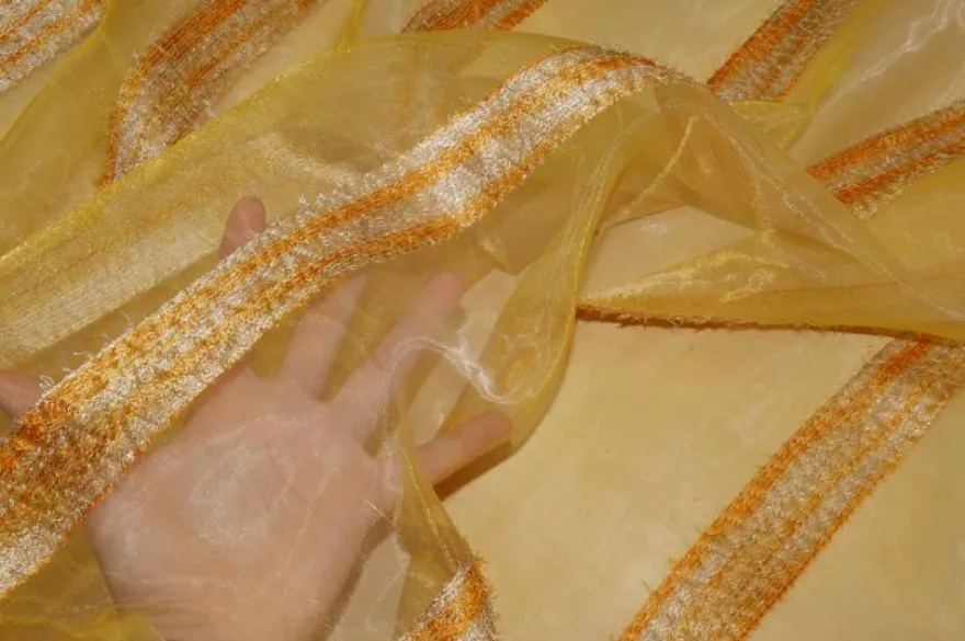 TESSUTO TENDA ORGANZA GIALLO/ARANCIO CON FASCE EFFETTO CINIGLIA