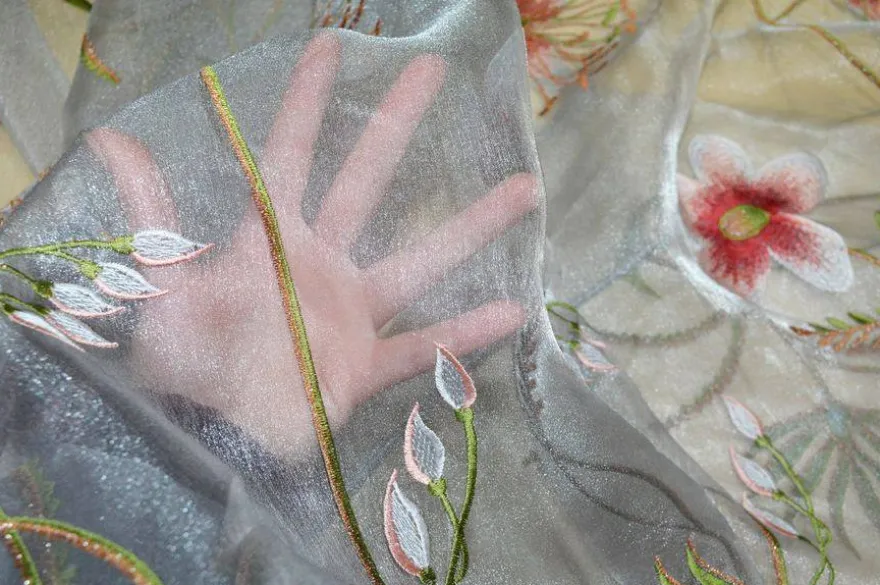 TESSUTO TENDA ORGANZA GRIGIA CON RICAMO FLOREALE