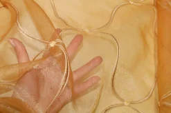 TESSUTO TENDA ORGANZA ORO CON RICAMO IN RILIEVO