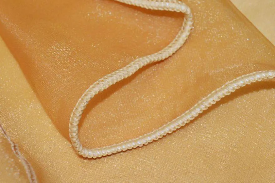 TESSUTO TENDA ORGANZA ORO CON RICAMO IN RILIEVO