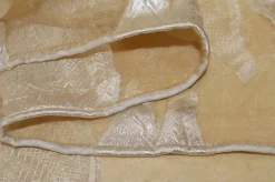 TESSUTO TENDA ORGANZA STROPICCIATA GIALLO ORO CON APPLICAZIONI