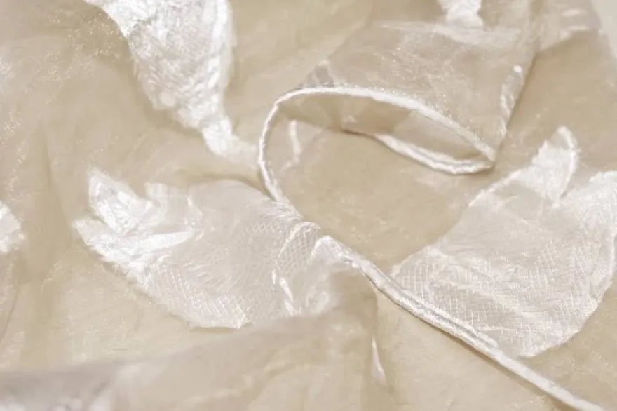 TESSUTO TENDA ORGANZA STROPICCIATA AVORIO APPLICAZIONI