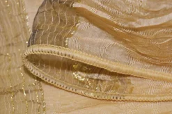 TESSUTO TENDA STROPICCIATO ORO CON APPLICAZIONI