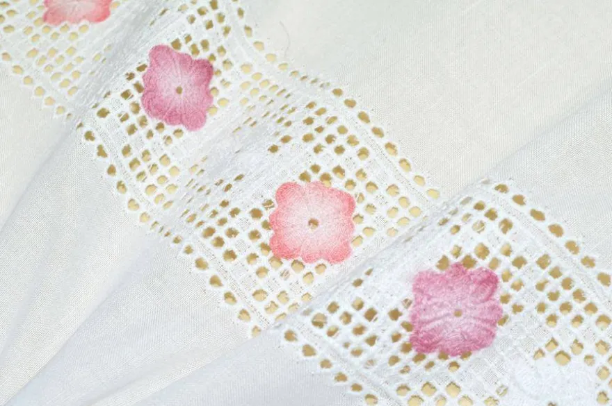 TESSUTO TENDINO CON INCASSI PIZZO FIORELLINO ROSA