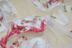 TULLE CON FIORI APPLICATI COLORATI